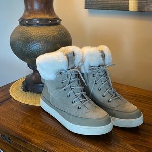 SALE ❤️closet clean out forKoolaburra Ryanna UGG snow boots dune in color